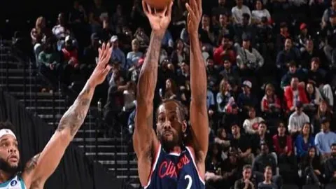 [NBA]独行侠板凳席空荡荡，探讨“摆烂”策略？